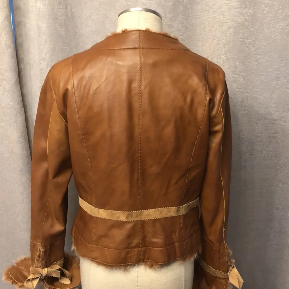 Gorgeous Cache 100% lamb leather jacket. The inside is polyester and lamb fur. - Picture 8 of 9